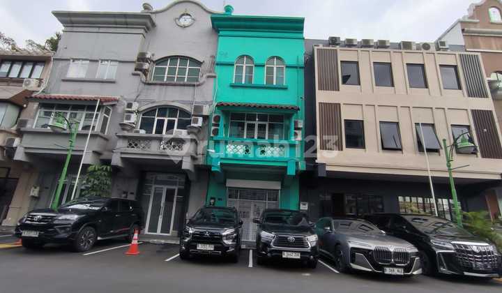 Permata Senayan Ready-to-Use Shophouse in Kebayoran Lama, South Jakarta