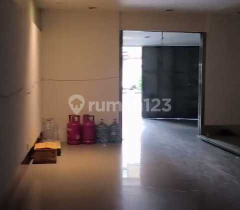 For Rent Strategic Shop House - Gambir, Central Jakarta 2