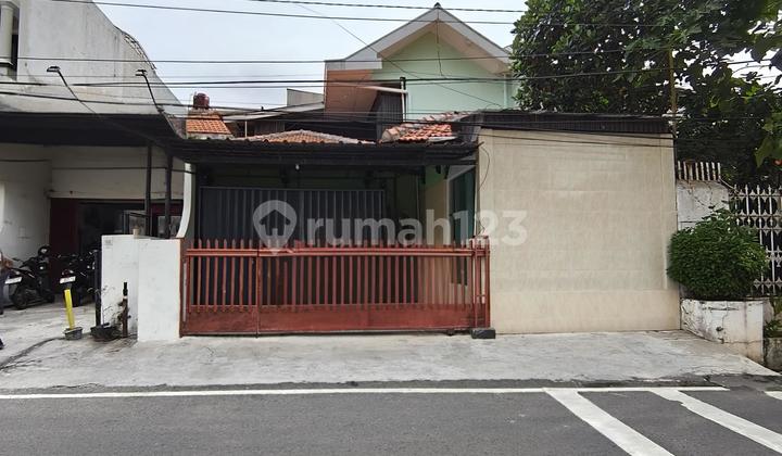 For Rent Strategic House in East Tebet Dalam VIII