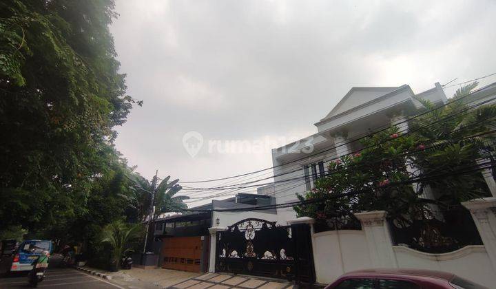 Dijual Rumah Mewah Dengan Kolam Renang Asri Dan Nyaman 1