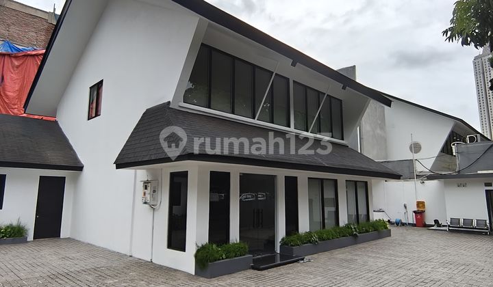 Disewakan Ruang Usaha Premium - Jl. Paku Buwono