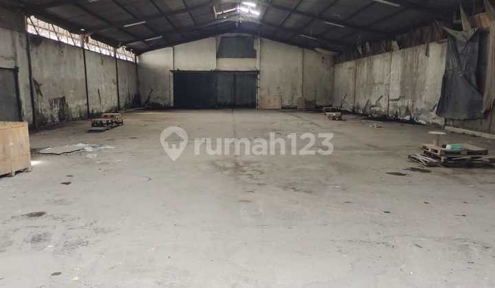 Strategic Warehouse for Rent at Jembatan Tiga