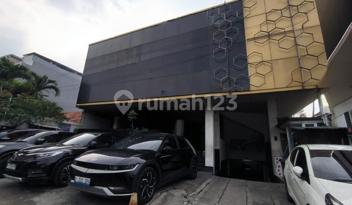Gedung Lokasi Premium – Cocok Untuk Kantor Atau Investasi