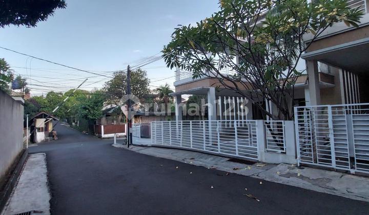Disewakan Rumah Nyaman Lokasi Strategis di Cipete Jaksel