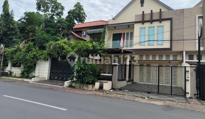 Disewakan Rumah Komersil Strategis 2 Lantai Di Tebet 1