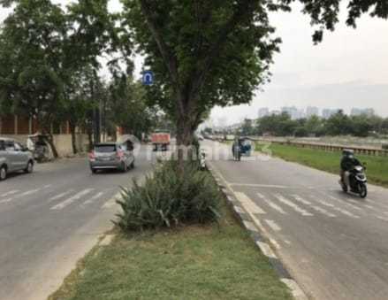 For Rent 3,702 M² Land in West Sunter Lake