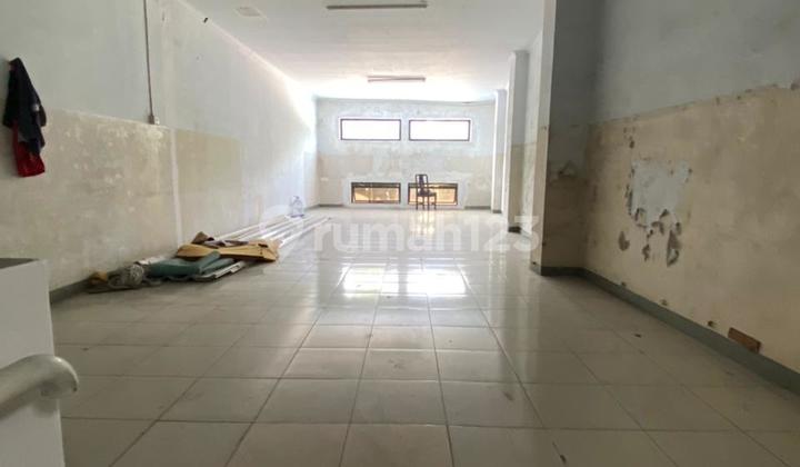 For Rent Strategic Shop House in Kemayoran – Facing Main Road
