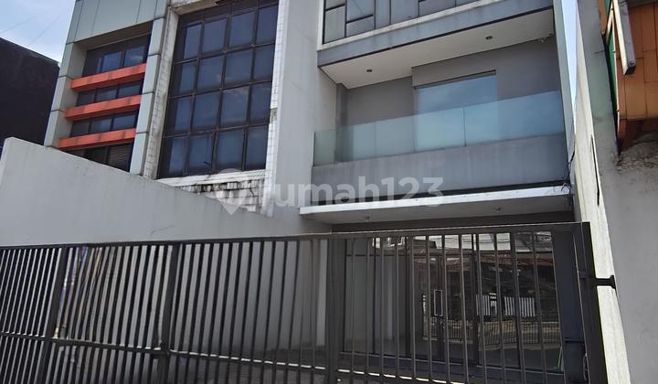 Strategic 4.5-Story Shop House in Kebayoran Lama Business Center 2