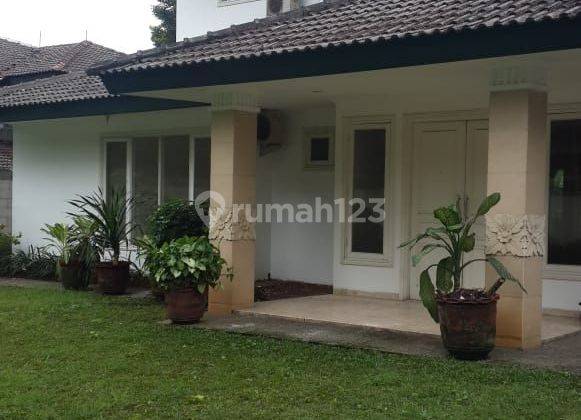 Rumah 2 Lantai Dengan Kolam Renang, Taman Dan Lokasi Strategis 1