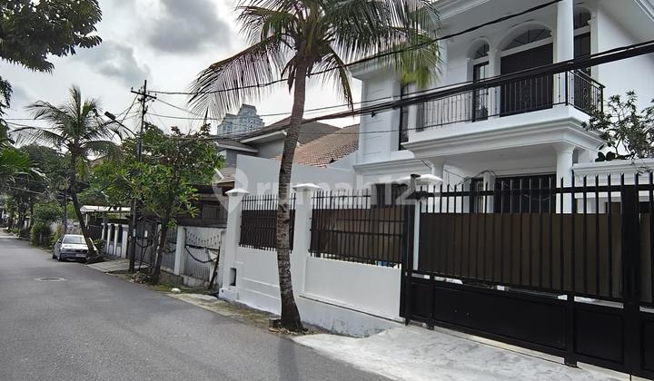 Rumah Premium Disewa di Setiabudi Jaksel - Luas & Strategis Rumah Premium Disewa di Setiabudi Jaksel - Luas & Strategis