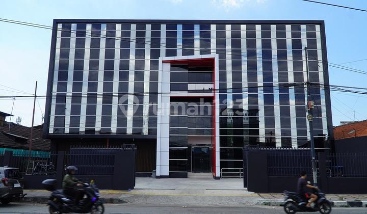 For Rent New 4-Storey Building – Plumpang, North Jakarta
