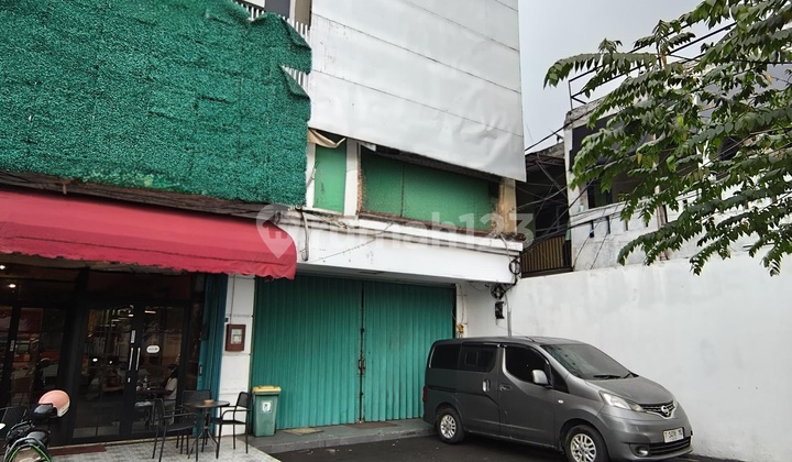 Hot Deal! Strategic 3.5-Storey Shop House in East Pejaten 1