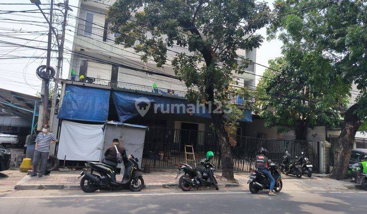  Ruko Gandeng Empat
 Kawasan Kuliner Tebet Jakarta Selatan 2