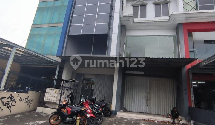 Disewakan Ruko 4 Lantai Strategis - Radio Dalam