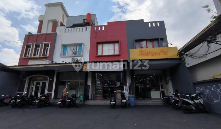 For Rent: Strategic Shop House with Spacious Parking - Radio Dalam 2