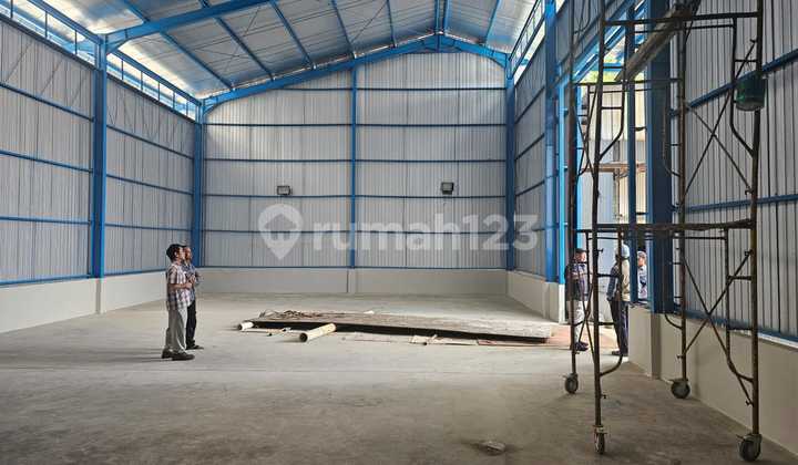 For rent: Warehouse Pangkalan 6 Bekasi - 20 Feet Container Access