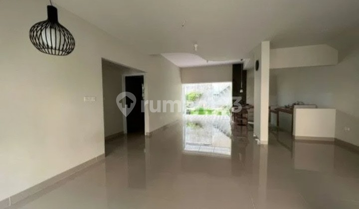 Rumah di Pusat Kota Jakarta - Siap Huni, Harga Nego!