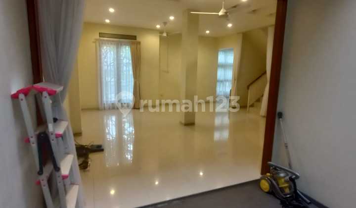 Ready to Occupy, Hook Position - 2-Story House in Bintaro Sector 9 Ready to Occupy, Hook Position - 2-Story House in Bintaro Sector 9