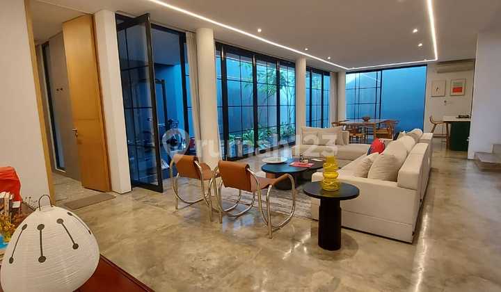 Rumah Cantik Siap Huni - Lokasi Strategis di Komplek Bintaro Permai, Harga Masih Nego!