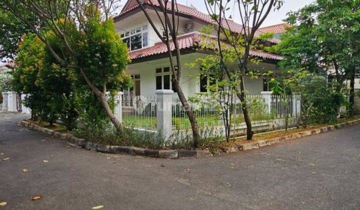 Rumah Hook dengan Bangunan Kokoh, Siap Huni, dan Strategis @Tebet 2