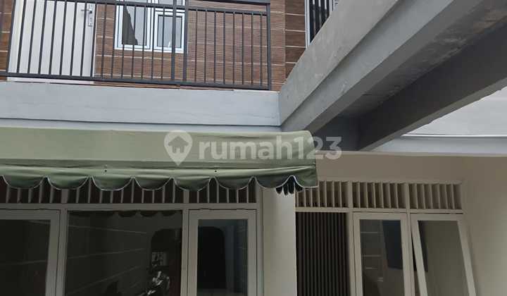 Strategis Dekat ke Jaksel, Rumah 2 Lantai Siap Huni di Cirendeu Strategis Dekat ke Jaksel, Rumah 2 Lantai Siap Huni di Cirendeu