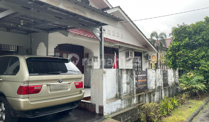 Ready-to-Occupy House in HOOK Position with Comfortable and Lush Living in Bintaro Sector 5 2