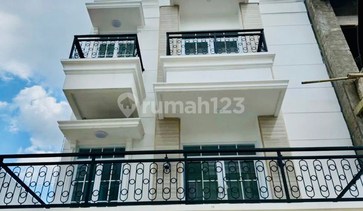 For Sale! Rumah Modern Siap Huni di Veteran Bintaro Pesanggrahan
