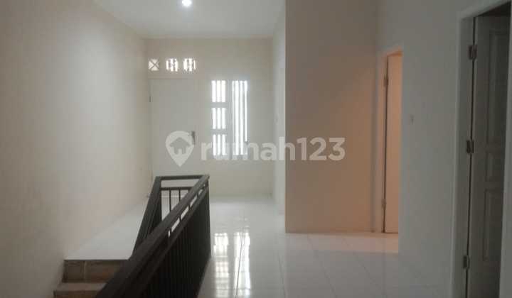 Strategis Dekat ke Jaksel, Rumah 2 Lantai Siap Huni di Cirendeu 2