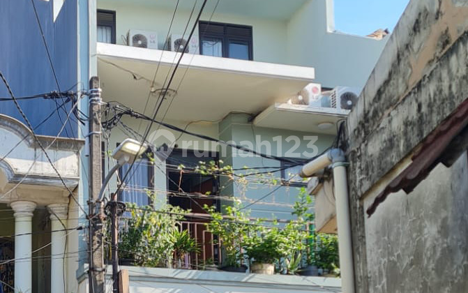 3-Story House in Pondok Aren, South Tangerang, SHM, Ready to Occupy, 5 Bedrooms, 3 Bathrooms, SHM Certificate