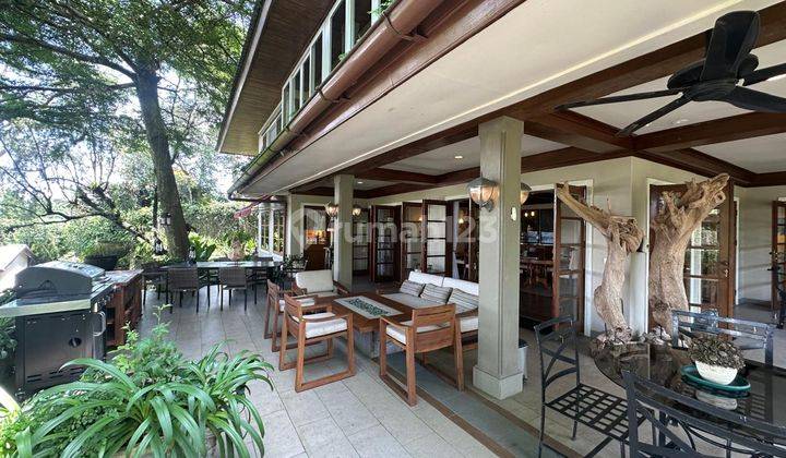 Villa Cantik Asri dengan Hunian Nyaman Halaman Luas ada kolam berenang 1