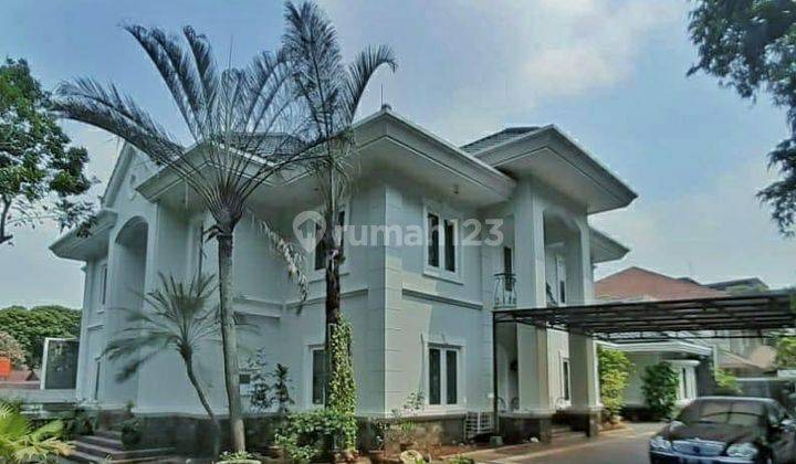 Rumah Mewah Siap Huni dengan Halaman Luas & Asri di Jaksel 2