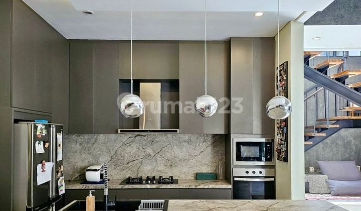 Dijual Rumah Cantik dilengkapi Kolam Renang Pribadi di Puri Bintaro Sektor 9 2