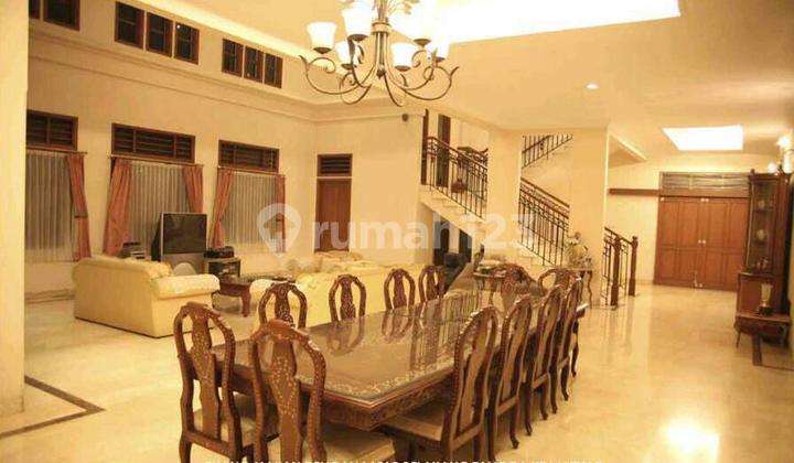 Rumah Mewah 2 Lantai + Basement LT 4035 m2 LB 1500 m2 Siap Huni Lokasi Strategis