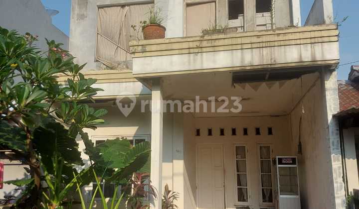 Ready-to-Occupy House with Comfortable and Lush Living in East @Pamulang