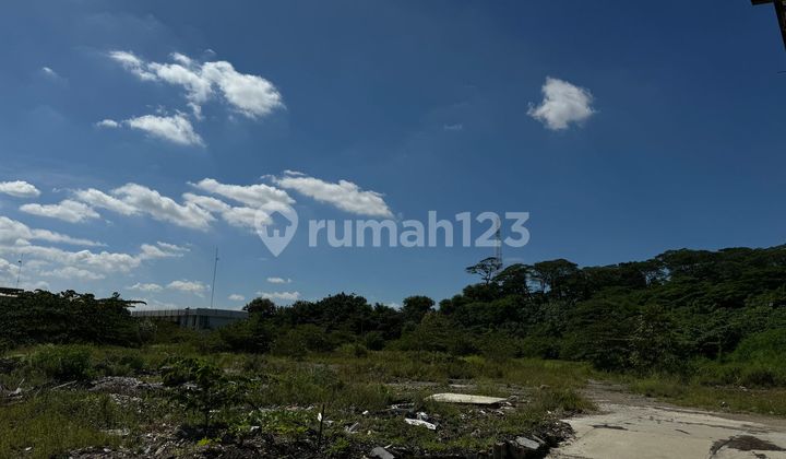 A plot of land with Building Use Rights certificate for sale in Pulo Gadung Industrial Area, East Jakarta, area 2.4 hectares. A plot of land with Building Use Rights certificate for sale in Pulo Gadung Industrial Area, East Jakarta, area 2.4 hectares.