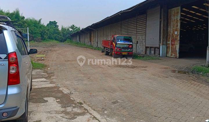 Gudang di jalan utama di Jl raya serang 2