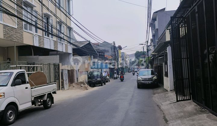 Tan001 3.5-Story Shop House on Rawa Kepa Utama Street, Tomang, West Jakarta 2