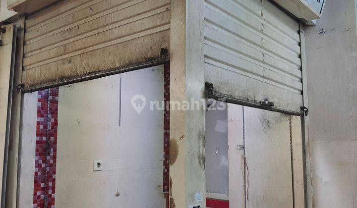 Kios kecil hook di pasar tanah Abang blok A lantai SLG tanah Abang Jakarta pusat 1