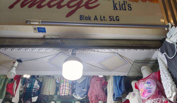 Kios kecil badan di pasar tanah abang blok a lantai SLG jakarta pusat 1