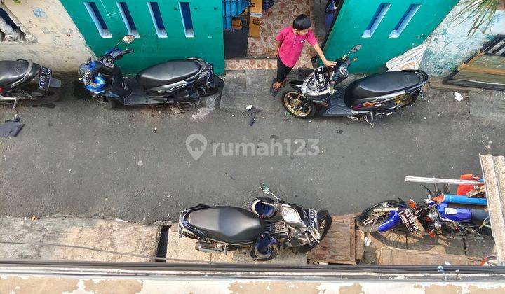 Rumah 2 lantai masih dihuni di gang mesjid duri kepa jakarta barat 2