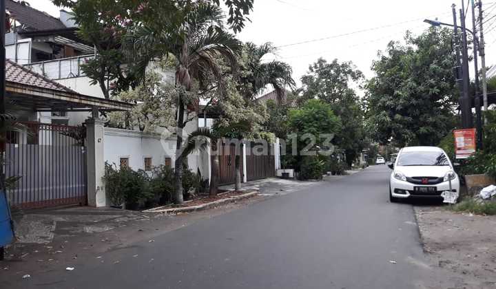 Nvtds0136 Old One and a Half-Story House Still Inhabited in East Cipinang, East Jakarta 2