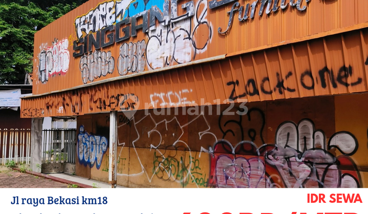 Hfn0342 Sewa Ex Showroom Furniture Singgang Jati di Jalan Raya Bekasi, Jakarta Timur