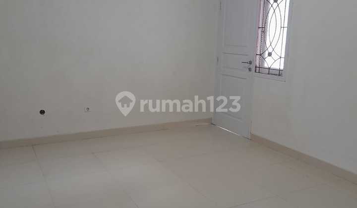 Dikontrakan RUmah 2lantai terawat di nusa loka bsd 2