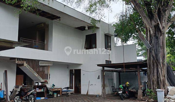 Rumah Halaman Luas Banget di Kemang Jaksel 1