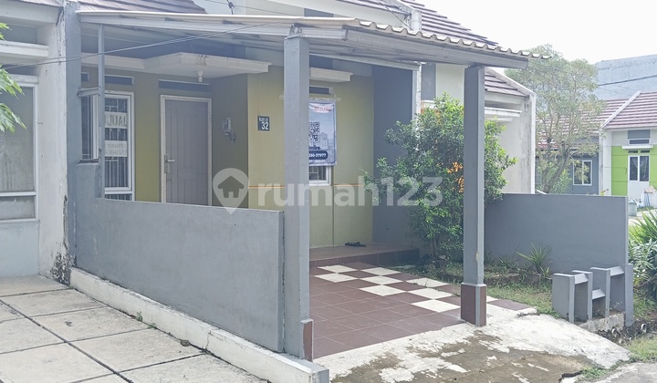 In Two-Story Cluster for Drying, Just Bring Your Suitcase, Cheapest, Fully Furnished, One Step to KRL Station, Only 15 Million.