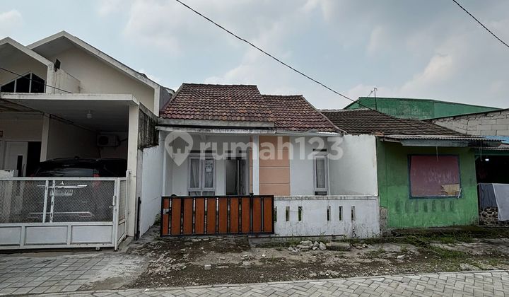 Cheapest!! Freehold Certificate, 2 Carports, Fully Renovated, Strategic Location, One Step to KRL Station, Negotiable Price