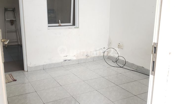 Rumah di Dekat Bsd Cisauk Jual Capat!! 10 Menit ke Aeon Mall, Barat, Strategis Selangkah ke Stasiun KRL, Full Renovasi, Jual B U!!