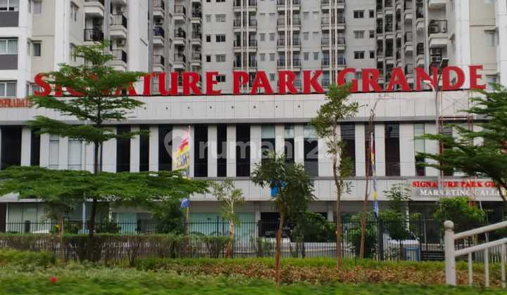 Lantai Rendah, View Kolam Renang, Dekat Dengan Transportasi Publik, Hunian Sudah Ramai