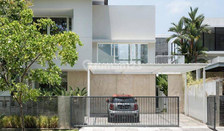 Rumah 2 Lantai Bagus Furnished SHM di Graha Natura , Surabaya 1