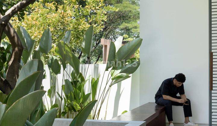 Rumah 2 Lantai Bagus Furnished SHM di Graha Natura , Surabaya 7
